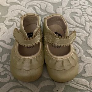 Soft sole Mary Jane gently worn size 4